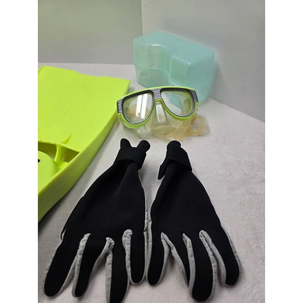 US Divers Compro Fins Sherwood Boots Snorkel Mask Gloves Set Neon Yellow Size 8